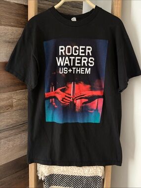 🆕 Roger Waters Us+Them Band Tee